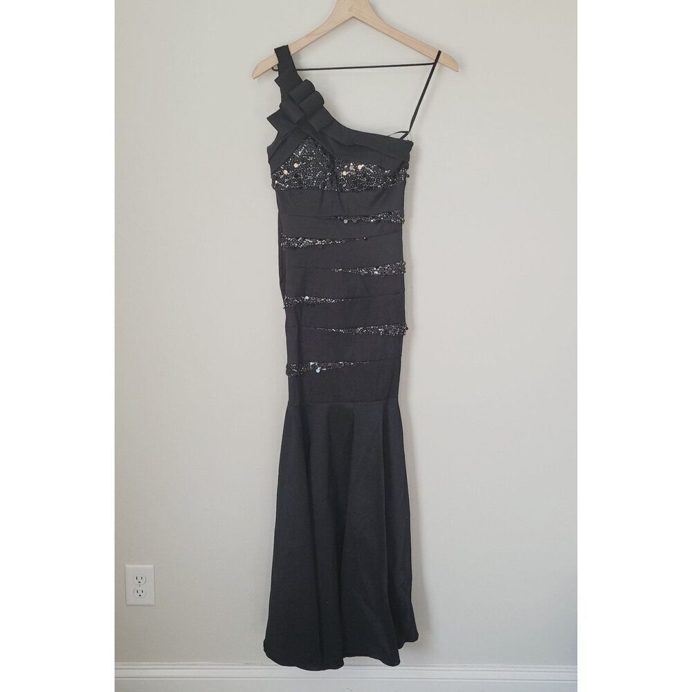 Elegant Black One-Shoulder Dress